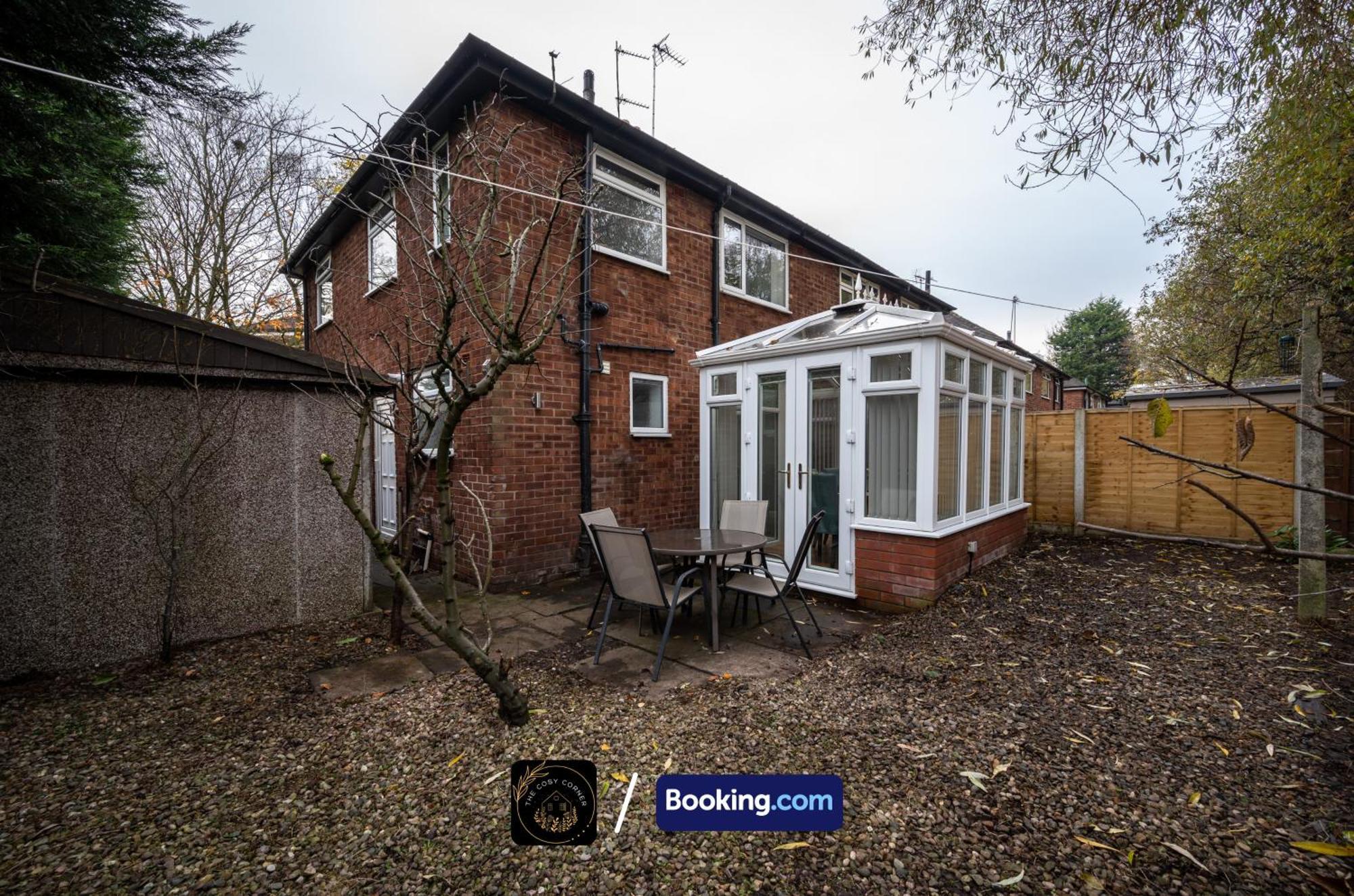 Cosy 3-Bed House, Garden & Free Parking In Stretford Manchester Exterior foto